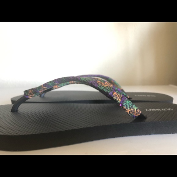 Old Navy Elvira Flip Flops 9 - Picture 4 of 6